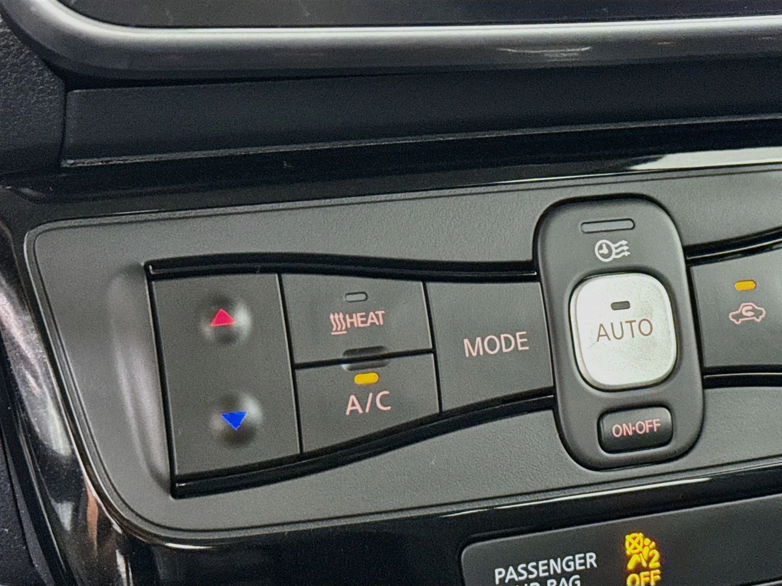 Used 2023 White Nissan SV Plus image 19