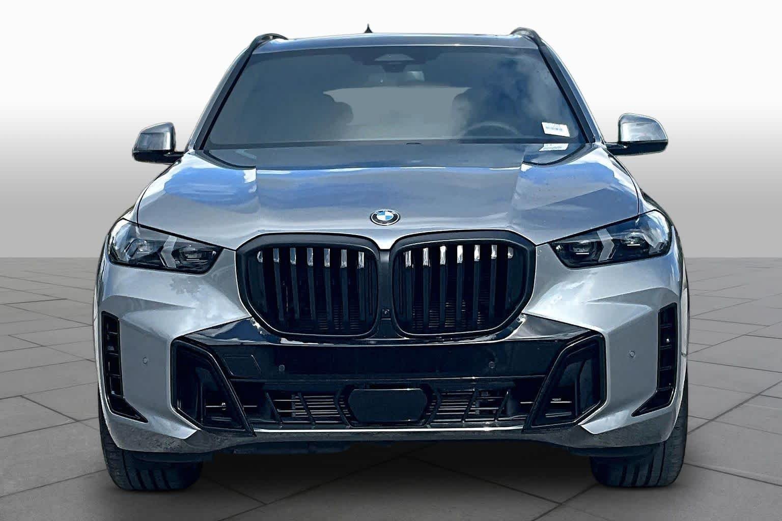 Used 2026 Skyscraper Grey Metallic BMW xDrive40i image 3