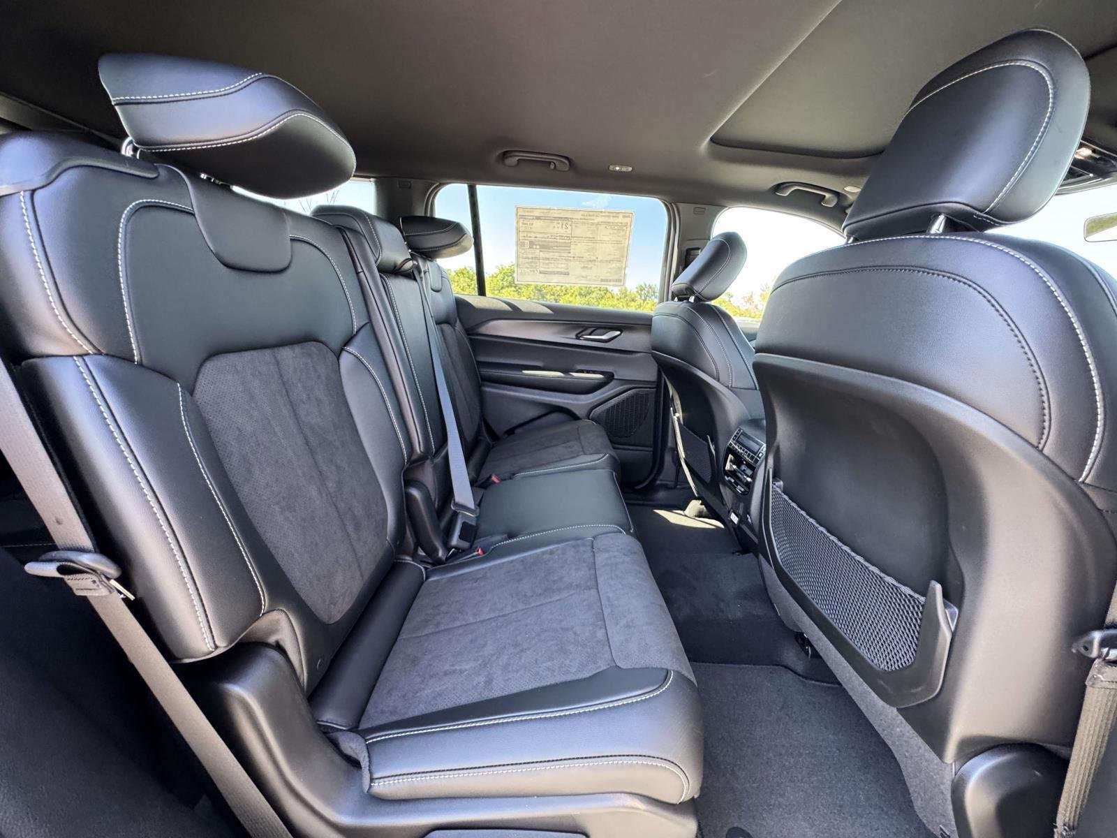 New 2025 Silver Zynith Exterior Paint Jeep Altitude X image 16