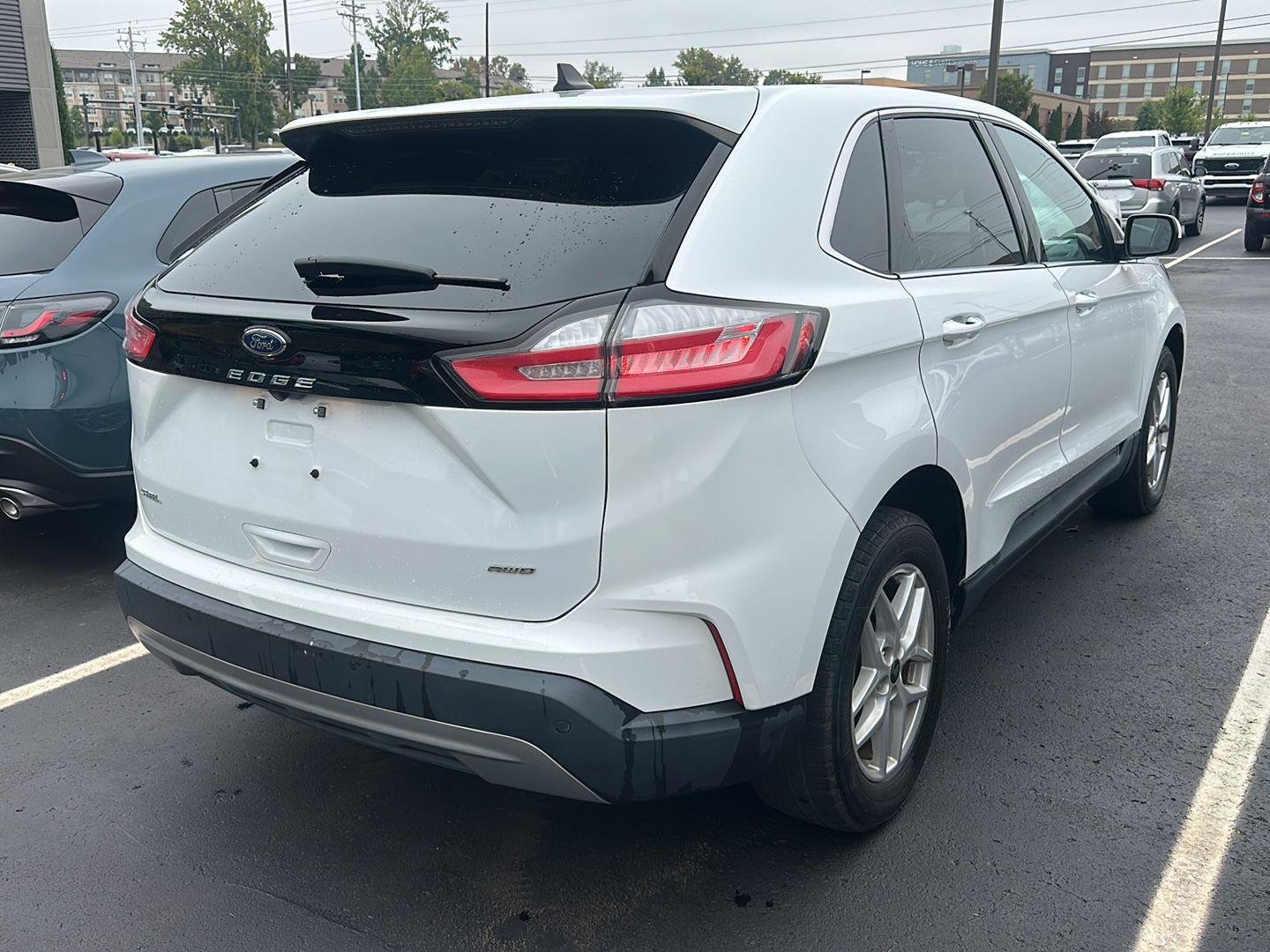 Certified Used 2023 Oxford White Ford SEL image 3