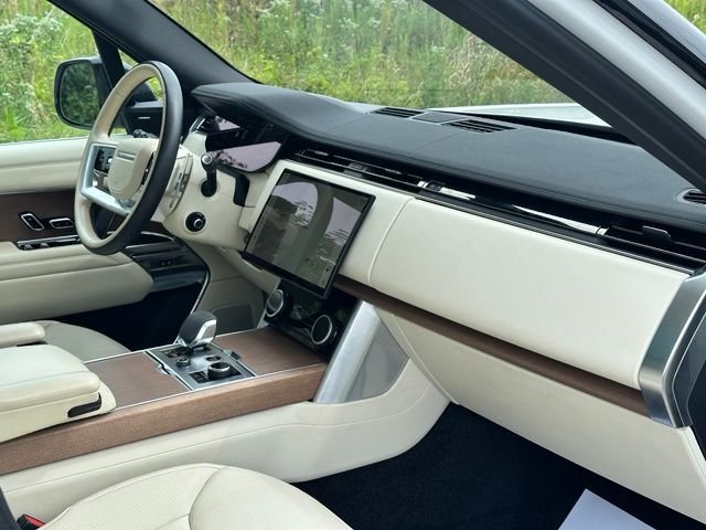 Used 2023 Fuji White Land Rover SE image 21