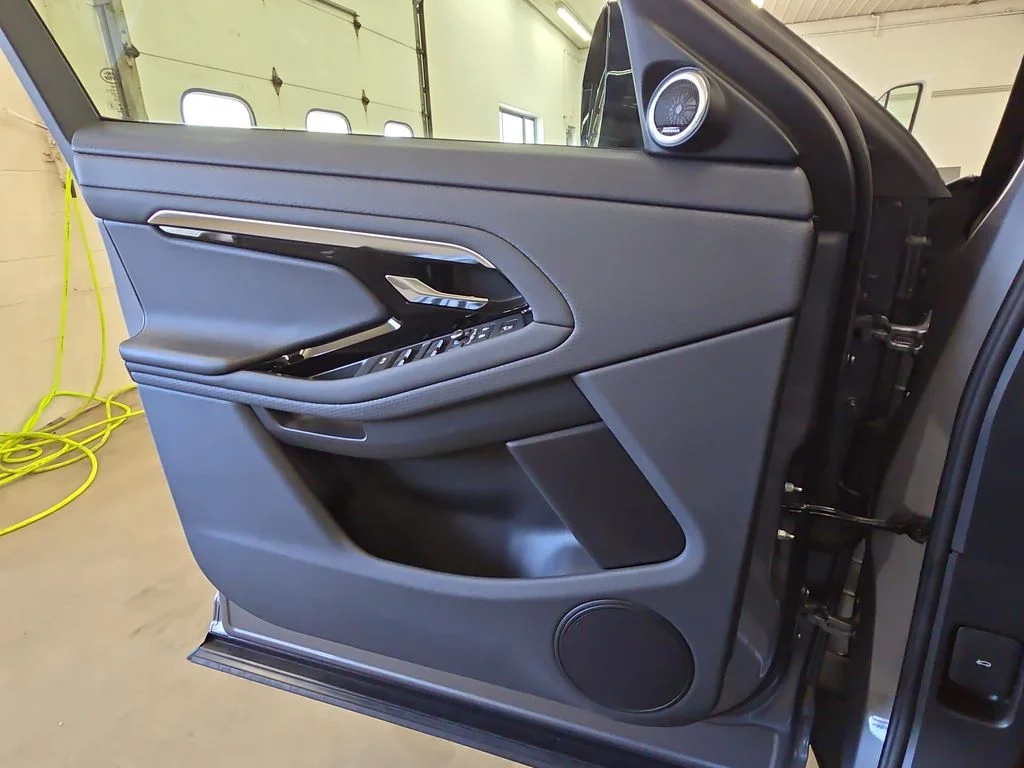 Used 2021  Land Rover Dynamic image 27
