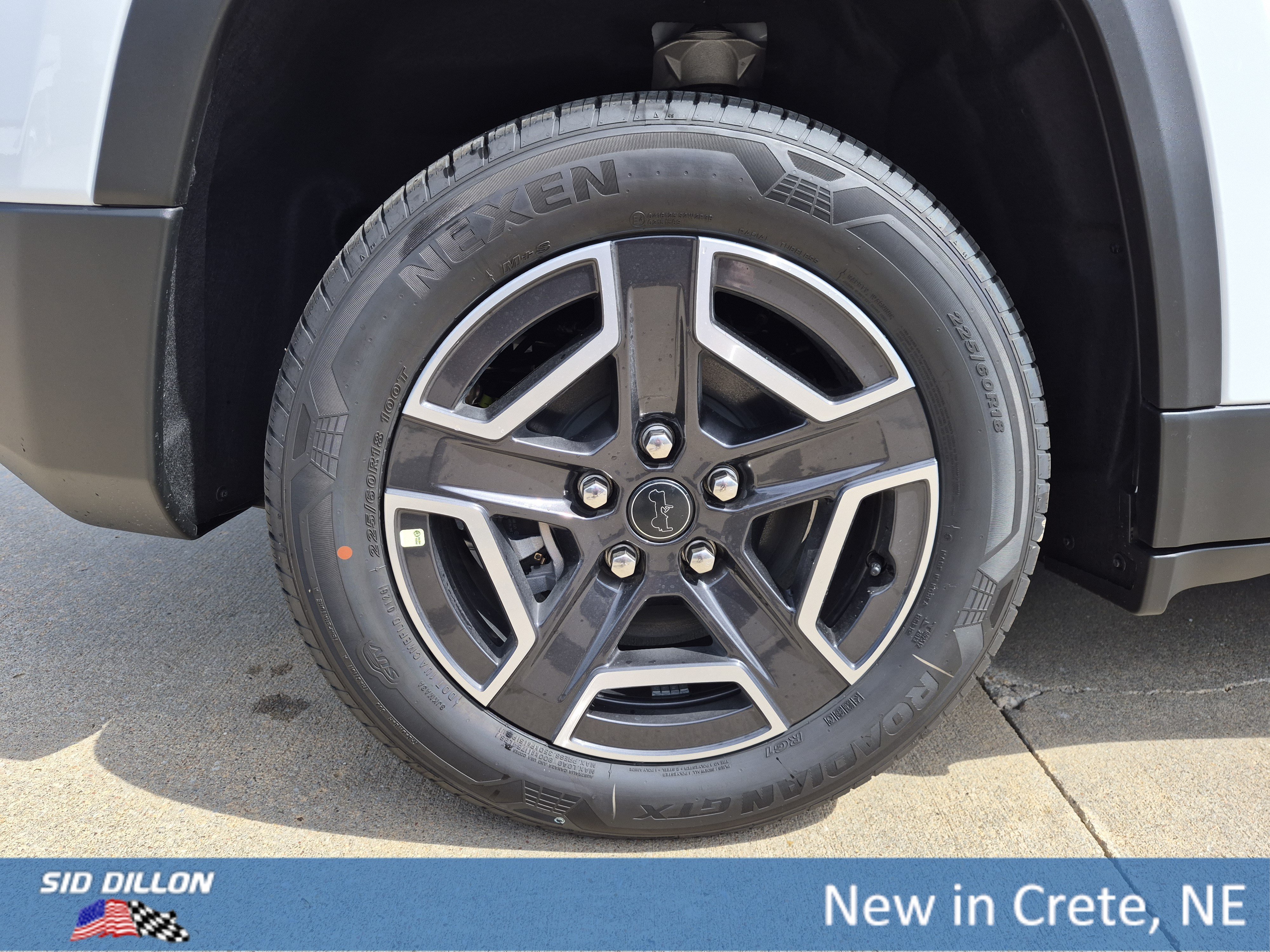 New 2026 Bright White Clear-Coat Exterior Paint Jeep Laredo image 13