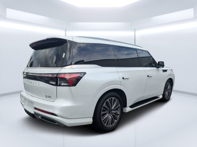 Used 2025 White INFINITI LUXE image 3