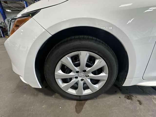 Used 2023 White Toyota LE image 23