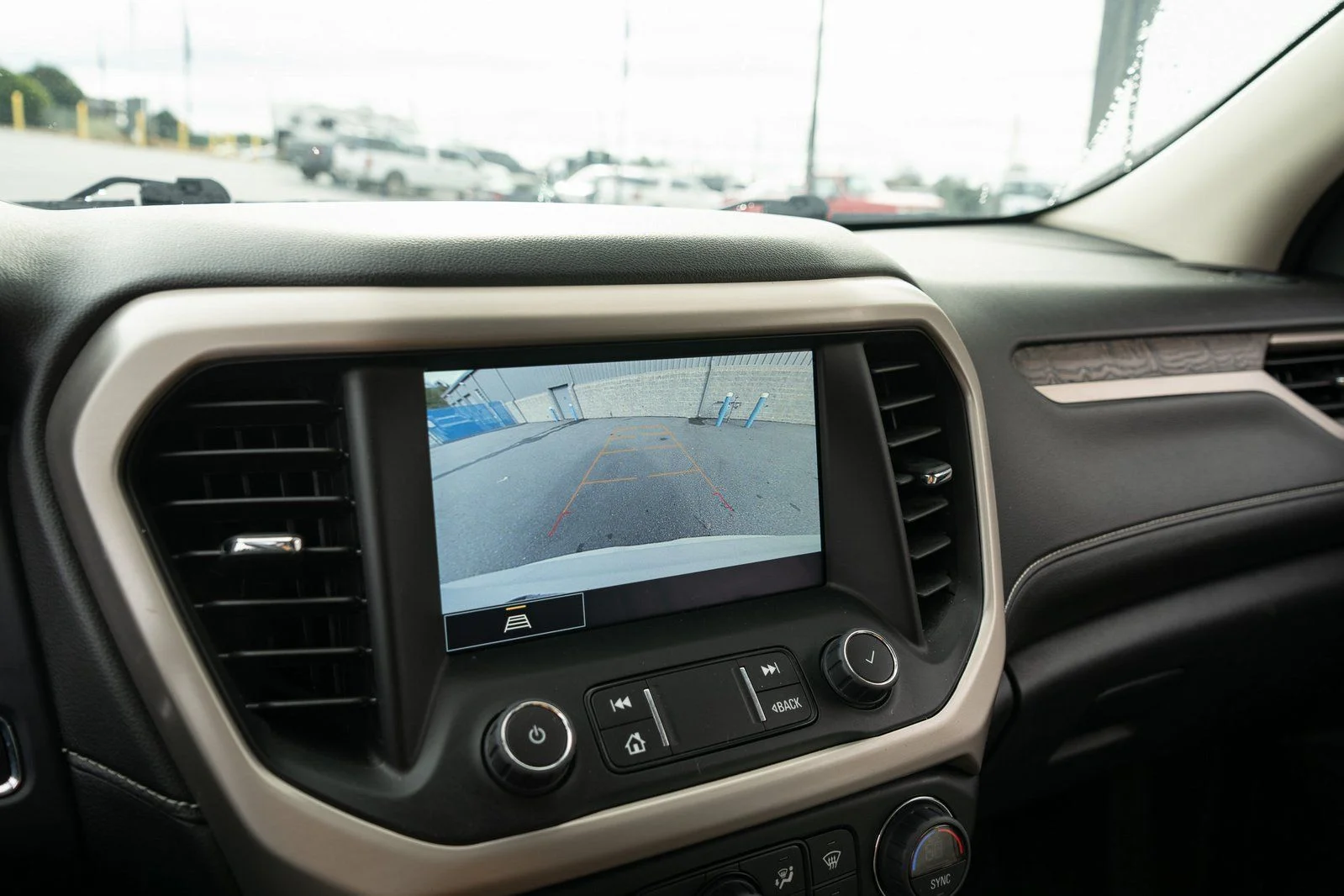 Used 2023 White GMC Denali image 25