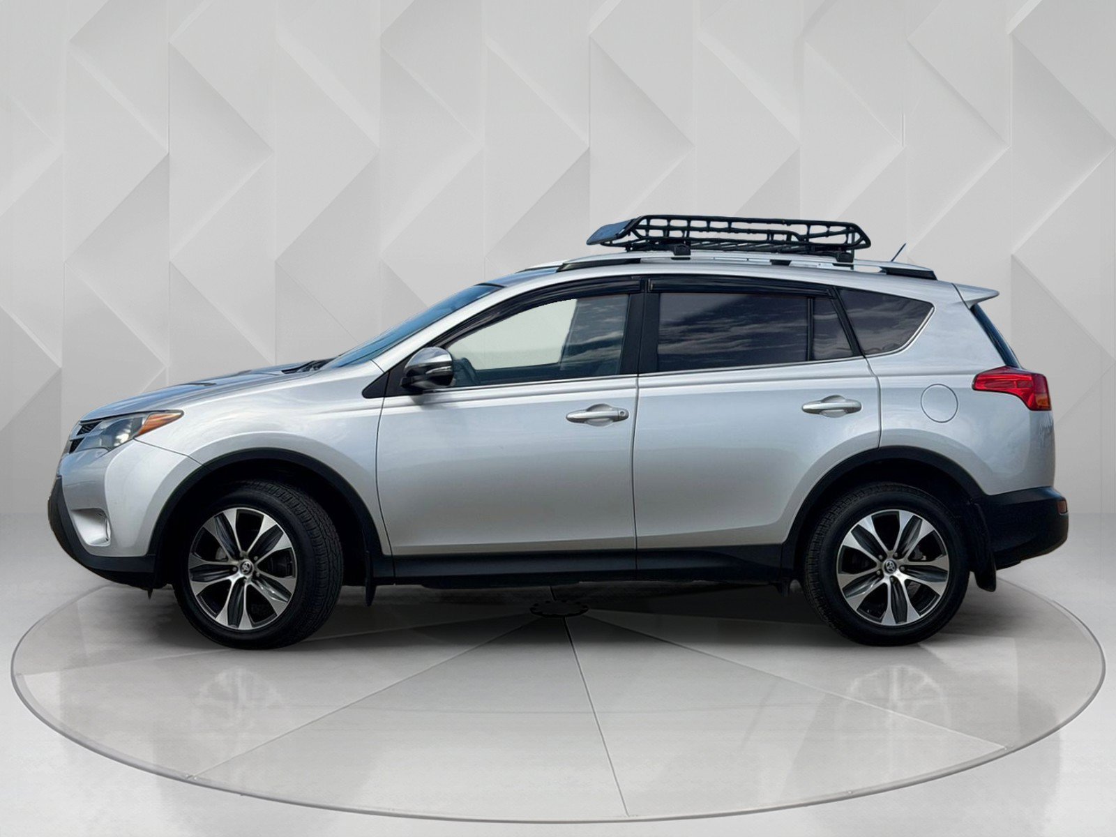 Used 2015 Classic Silver Metallic Toyota Limited image 2