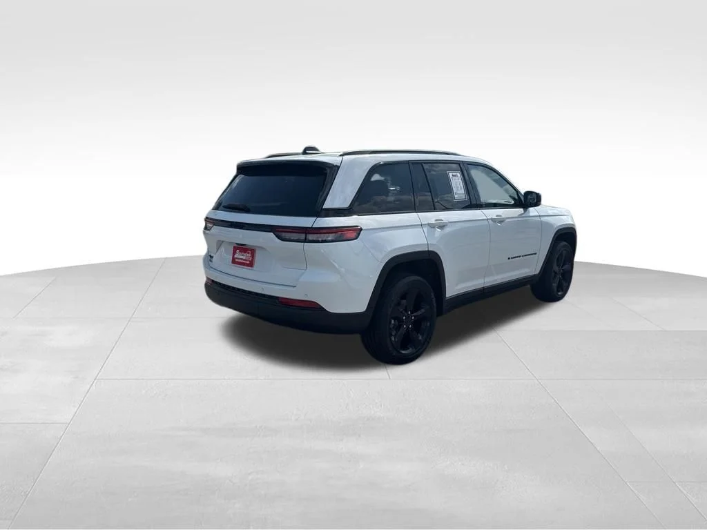 Used 2025 White Jeep Altitude X image 5