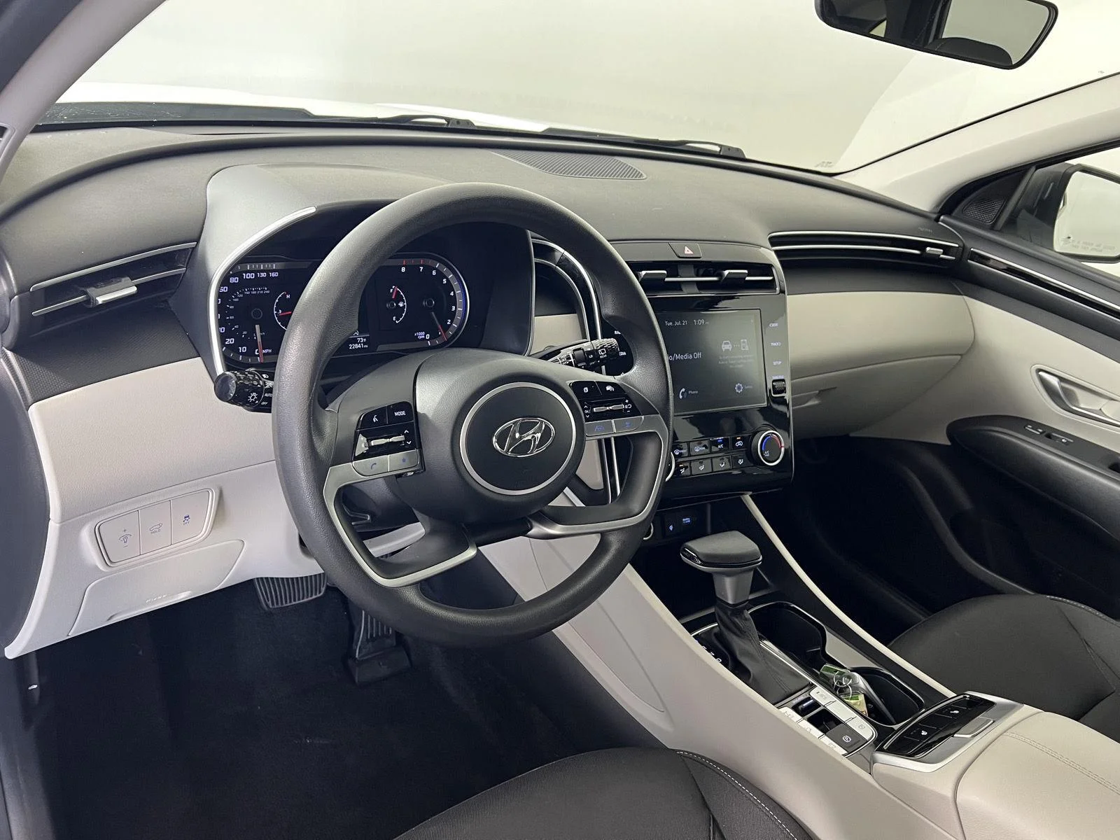 Used 2023 Wh Hyundai SEL image 5