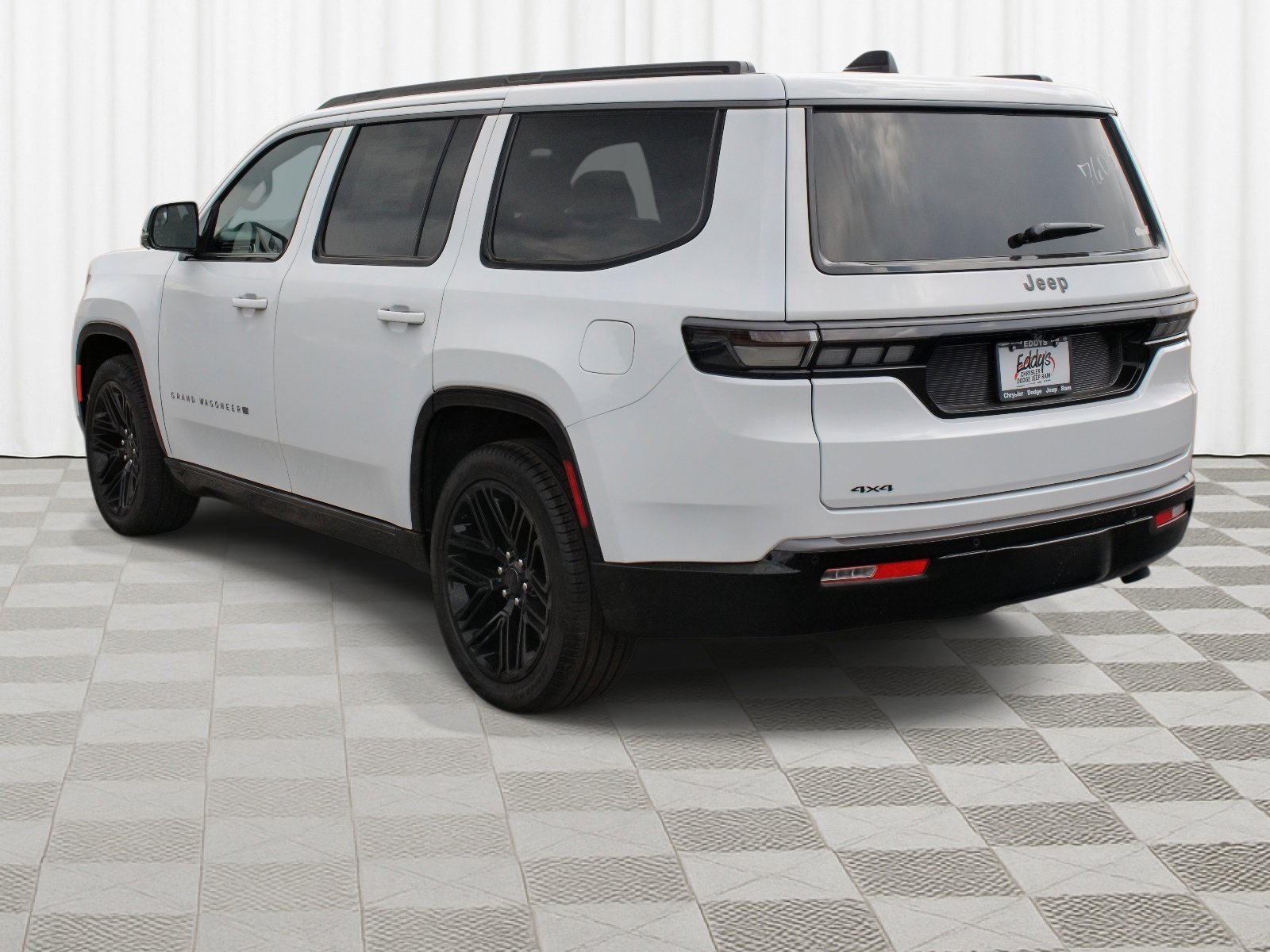 New 2026 Bright White Clear-Coat Exterior Paint Jeep Limited Reserve image 36