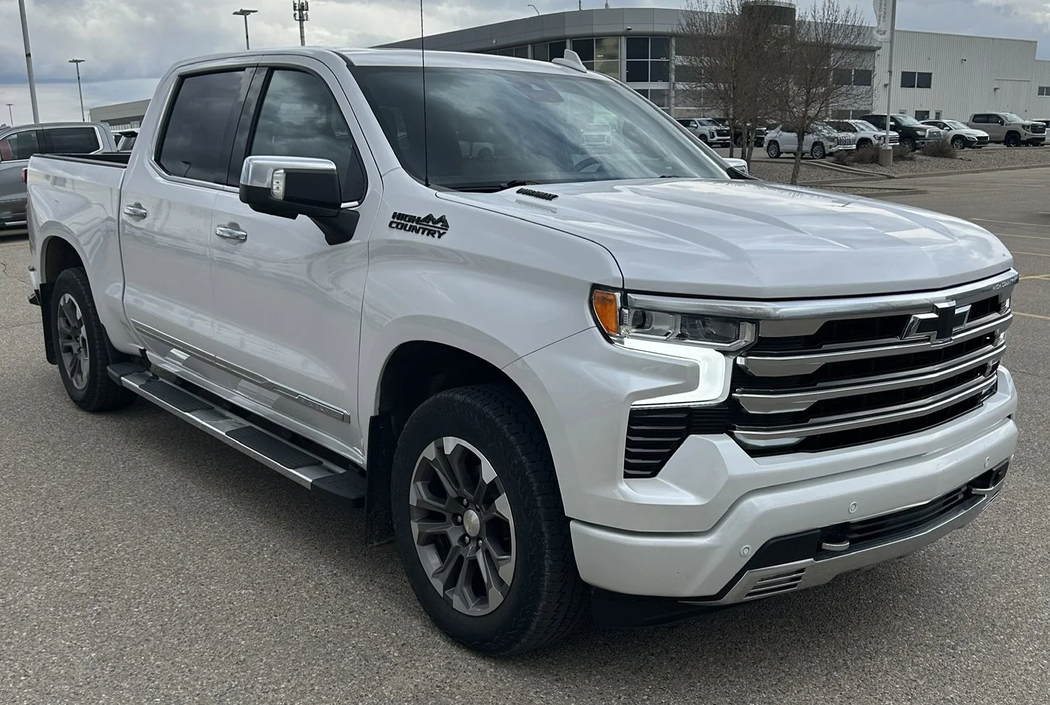 Used 2024 White Chevrolet High Country Crew Cab image 7