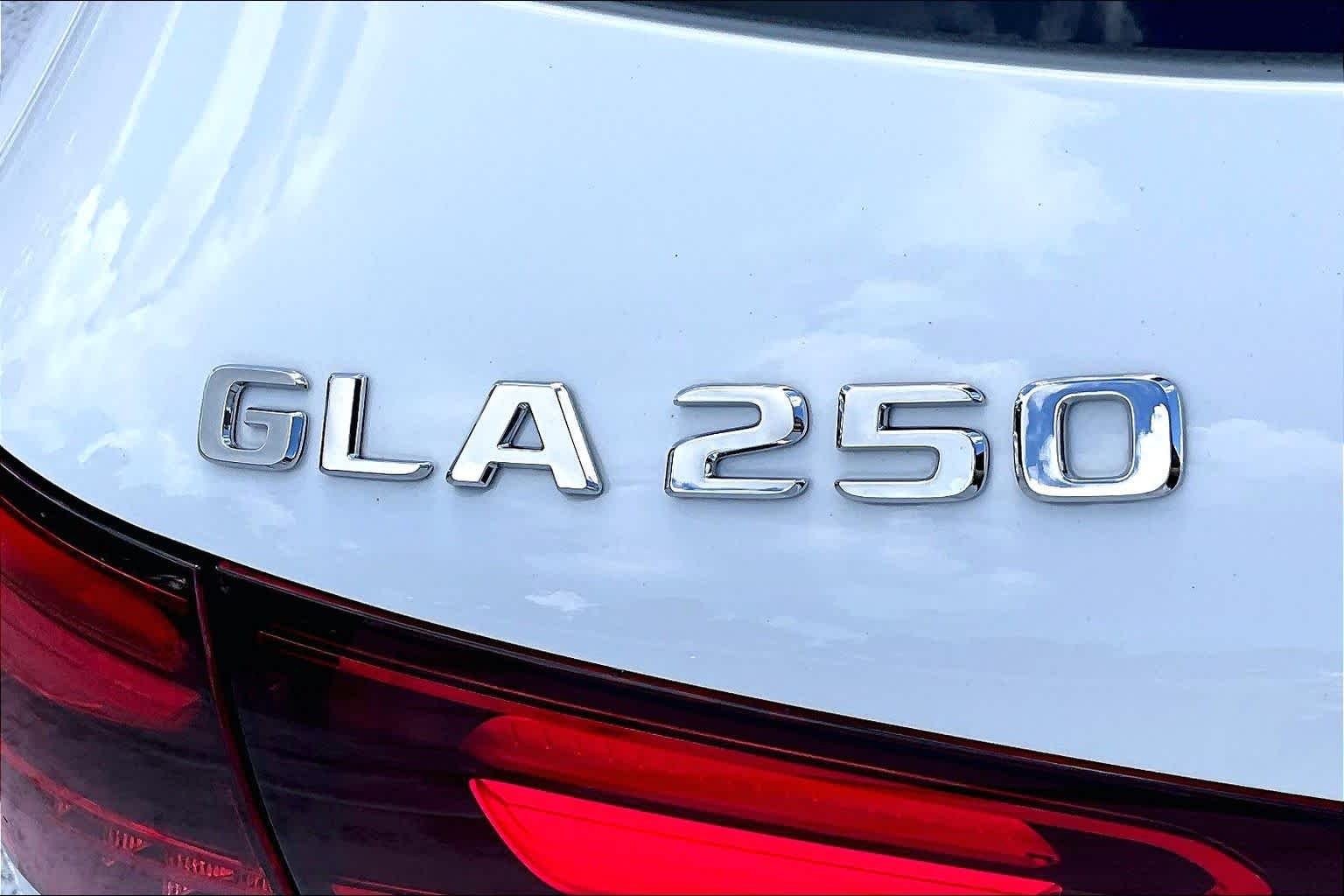 Used 2026 Polar White Mercedes-Benz GLA 250 image 30