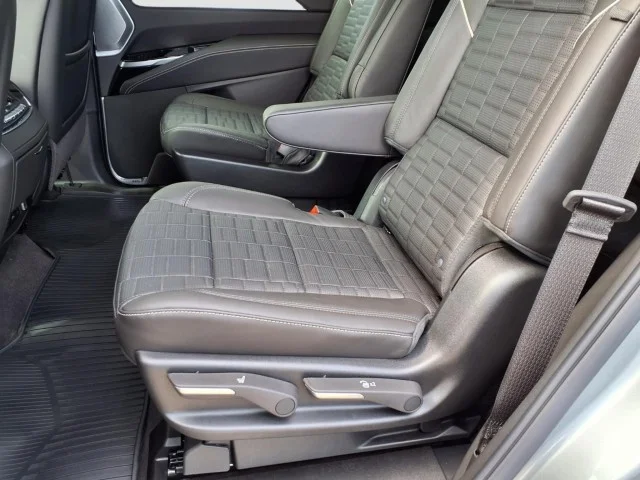 2026 Cadillac Escalade Platinum Sport - Photo 11