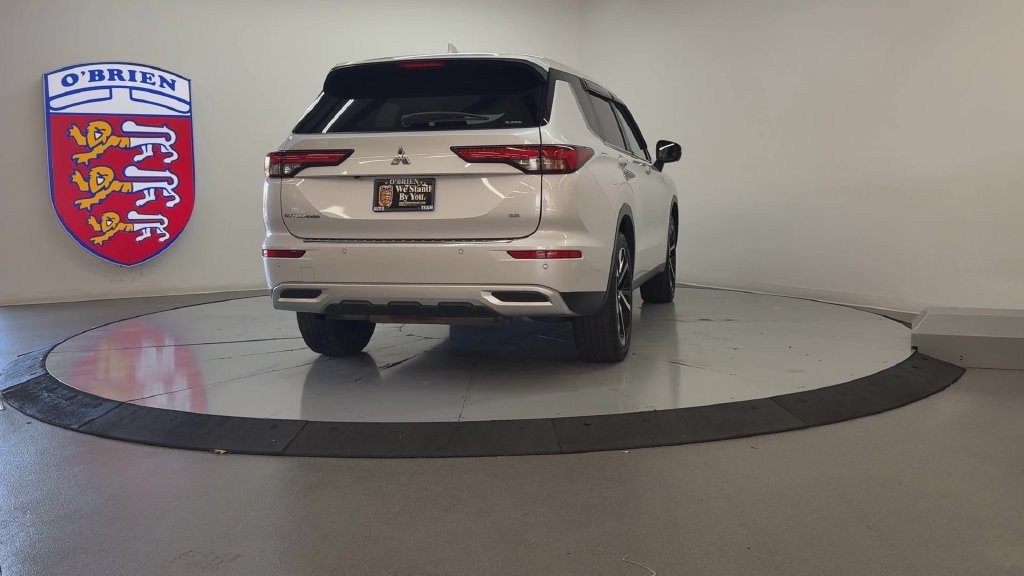 Used 2024 White Mitsubishi SE image 5