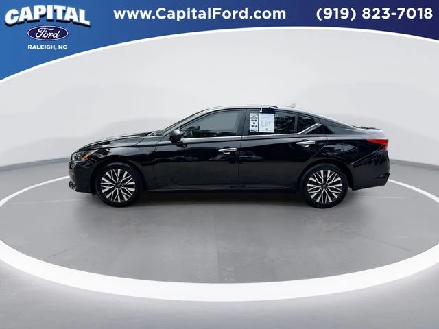 Used 2025 Black Nissan 2.5 SV image 5
