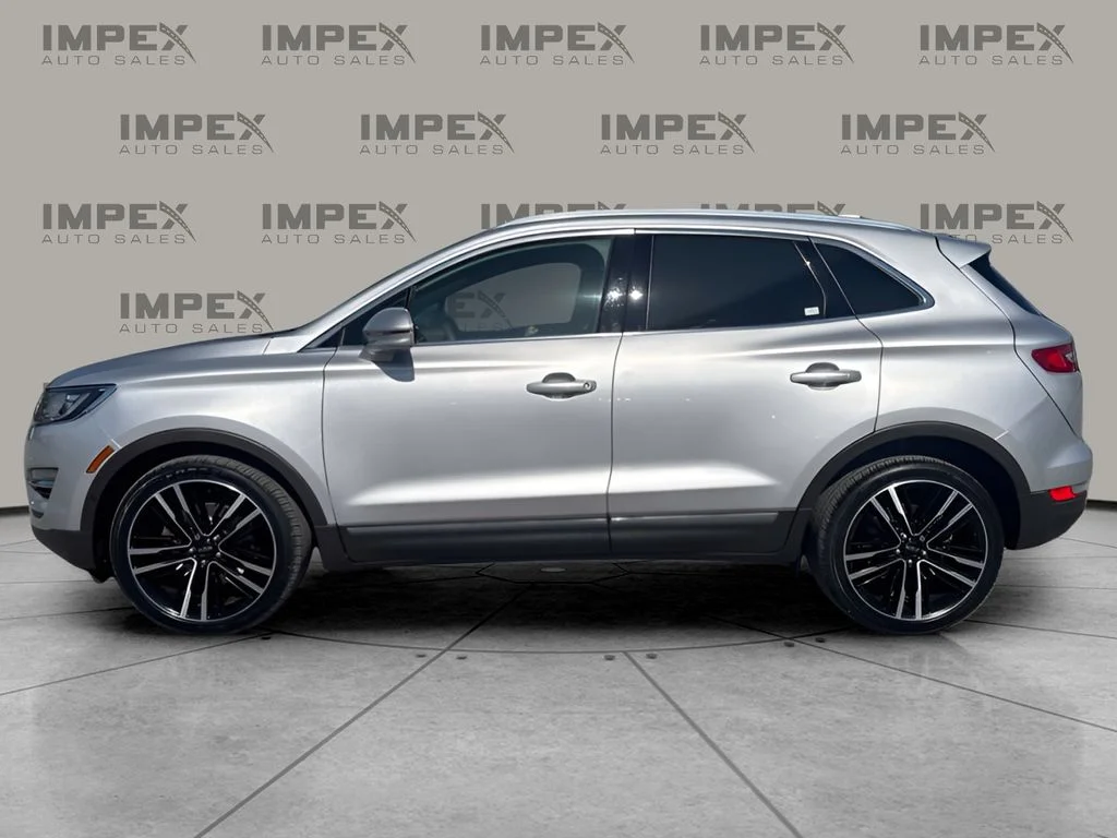 Used 2018 Silver Lincoln Reserve image 2