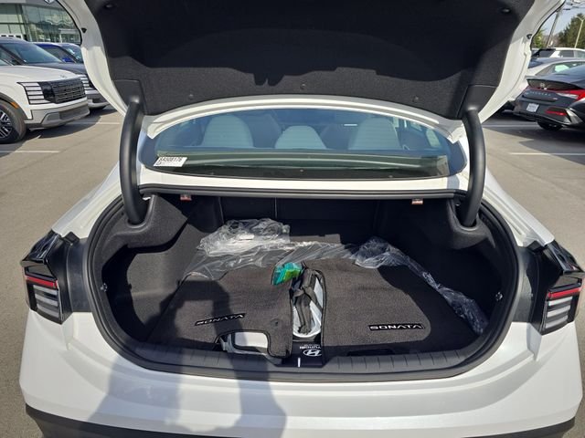 Certified Used 2025 White Hyundai SE image 22