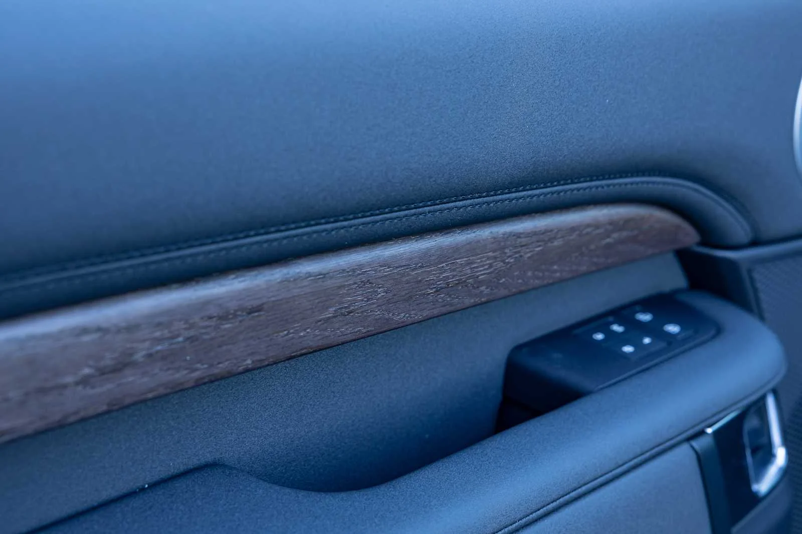 2026 Land Rover Discovery S - Photo 12
