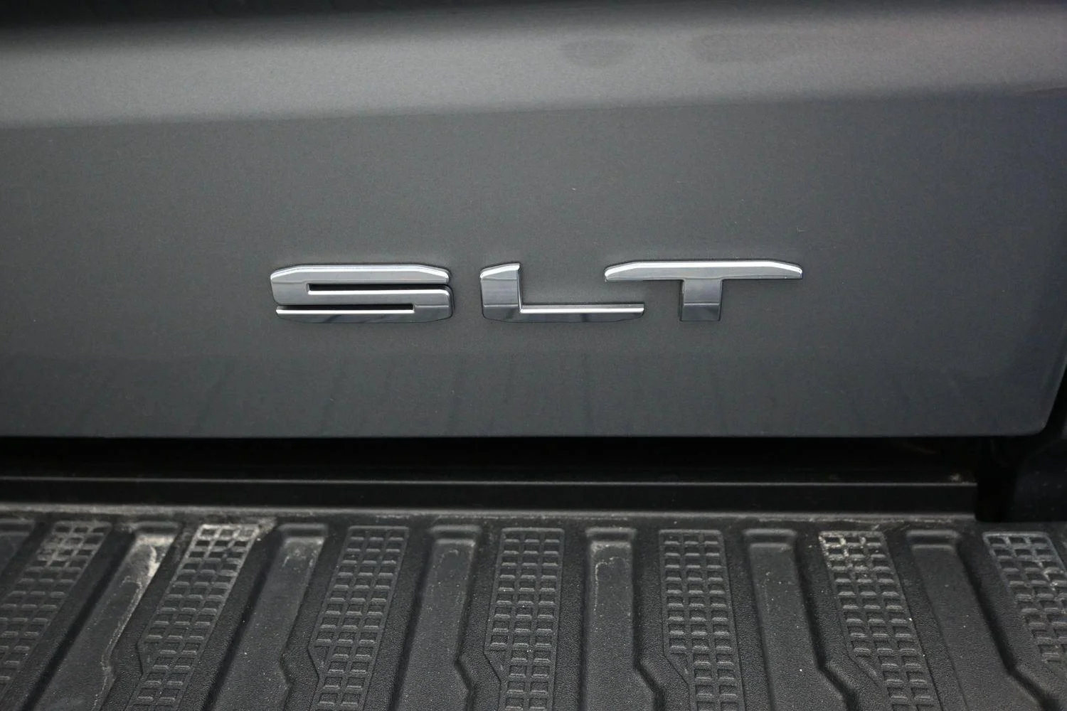 Used 2023 SILVER                    GMC  image 18
