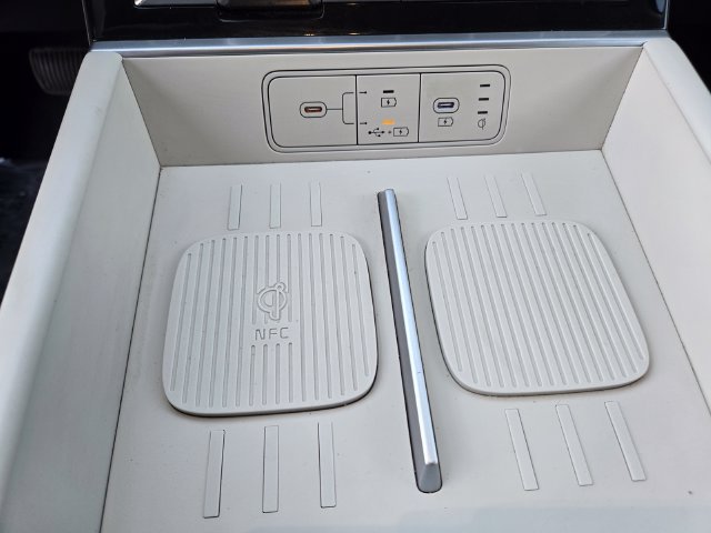 Used 2025 White Hyundai SEL image 13