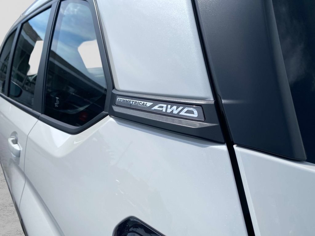 Used 2025 White Subaru Base image 5