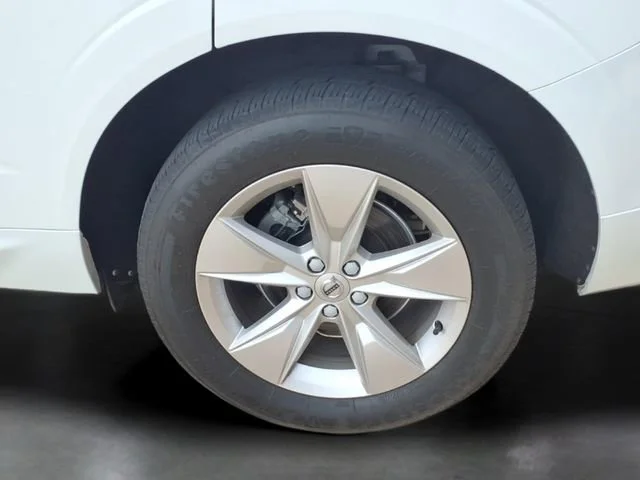 Used 2022  Volvo Momentum image 30