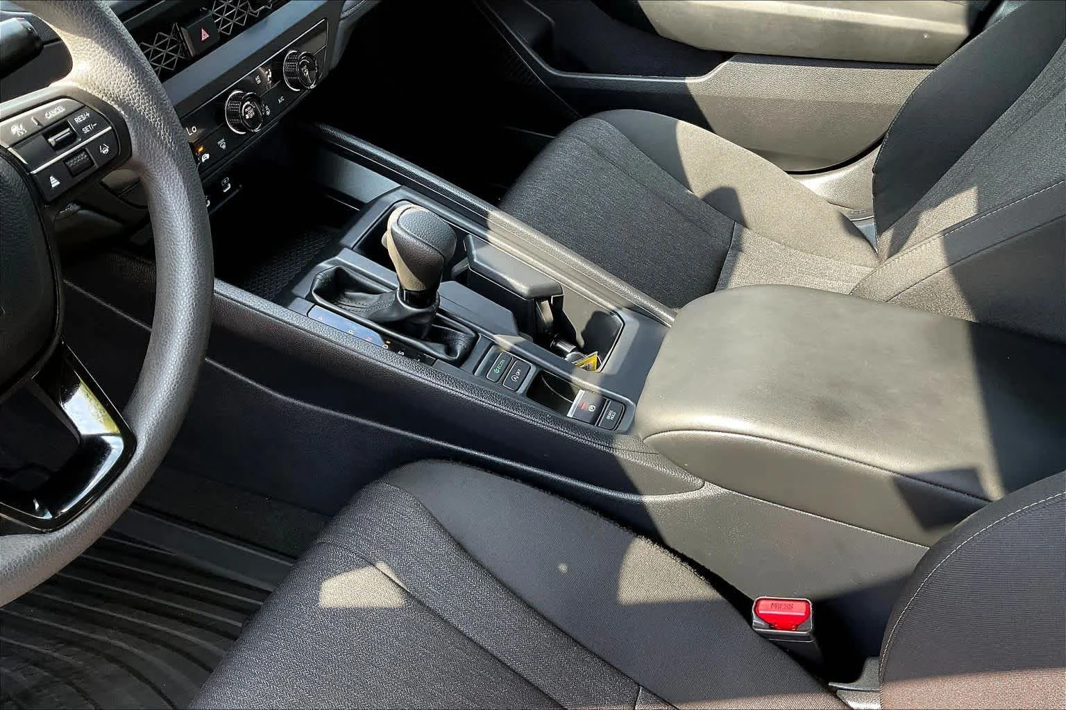 Used 2025 Meteorite Gray Metallic Honda LX image 15