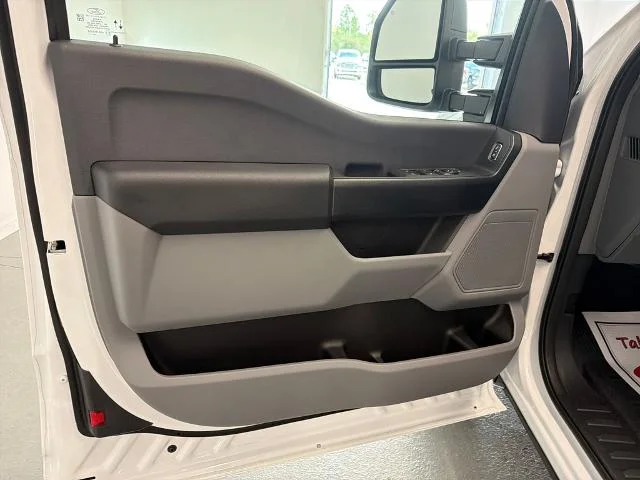 New 2027 Oxford White Ford F-250® XL image 31