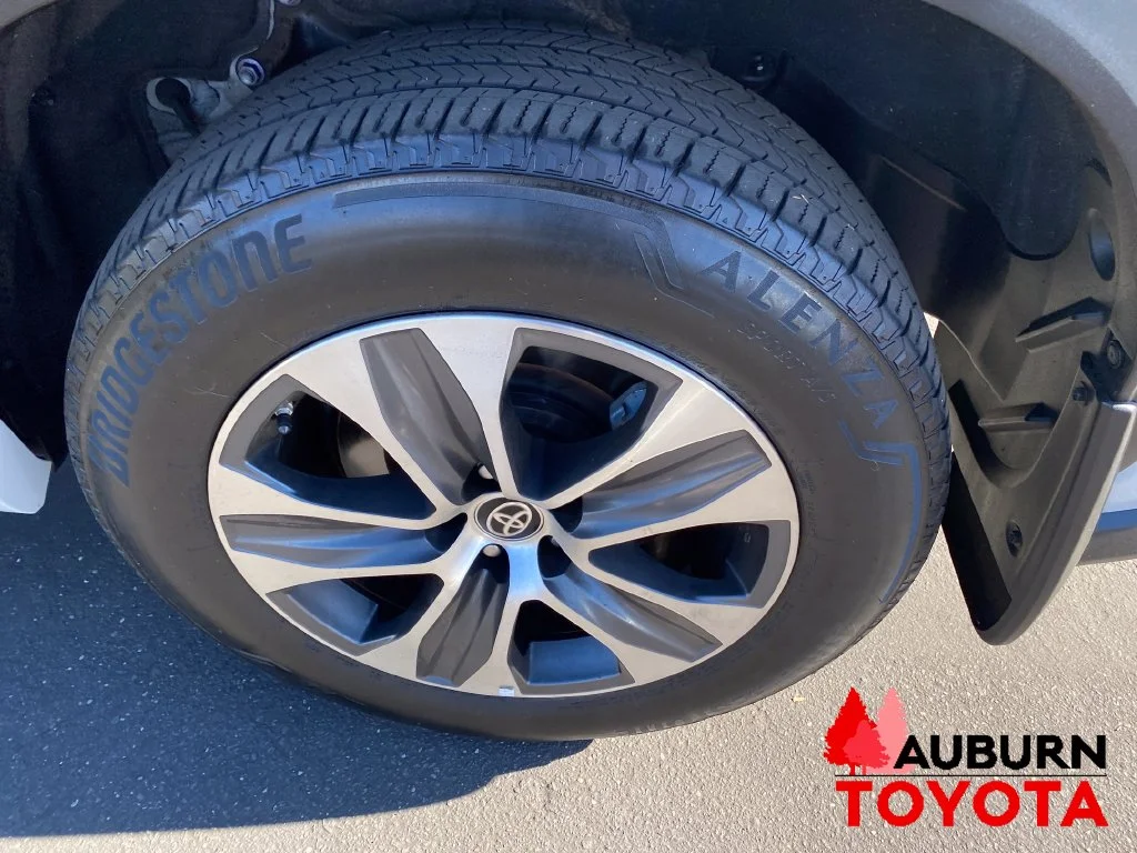 Used 2024 Wind Chill Pearl Toyota XLE image 23