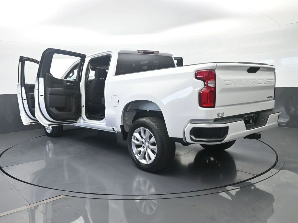 Used 2022 Summit White Chevrolet Custom image 75