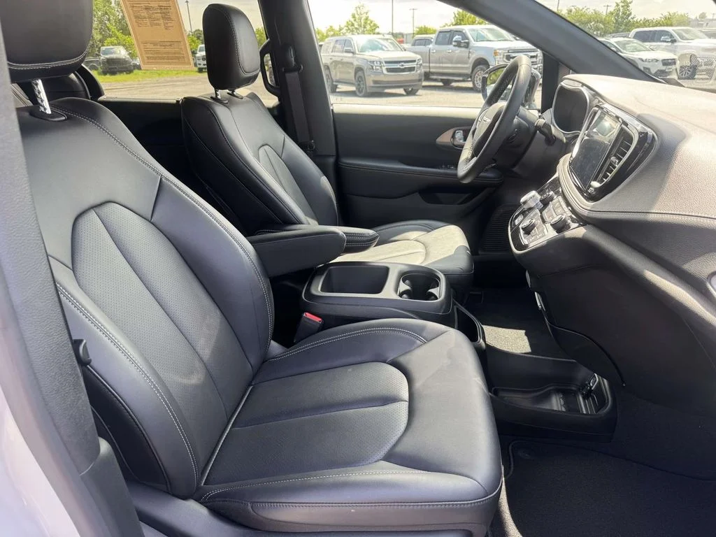 Used 2026 White Chrysler Select image 16