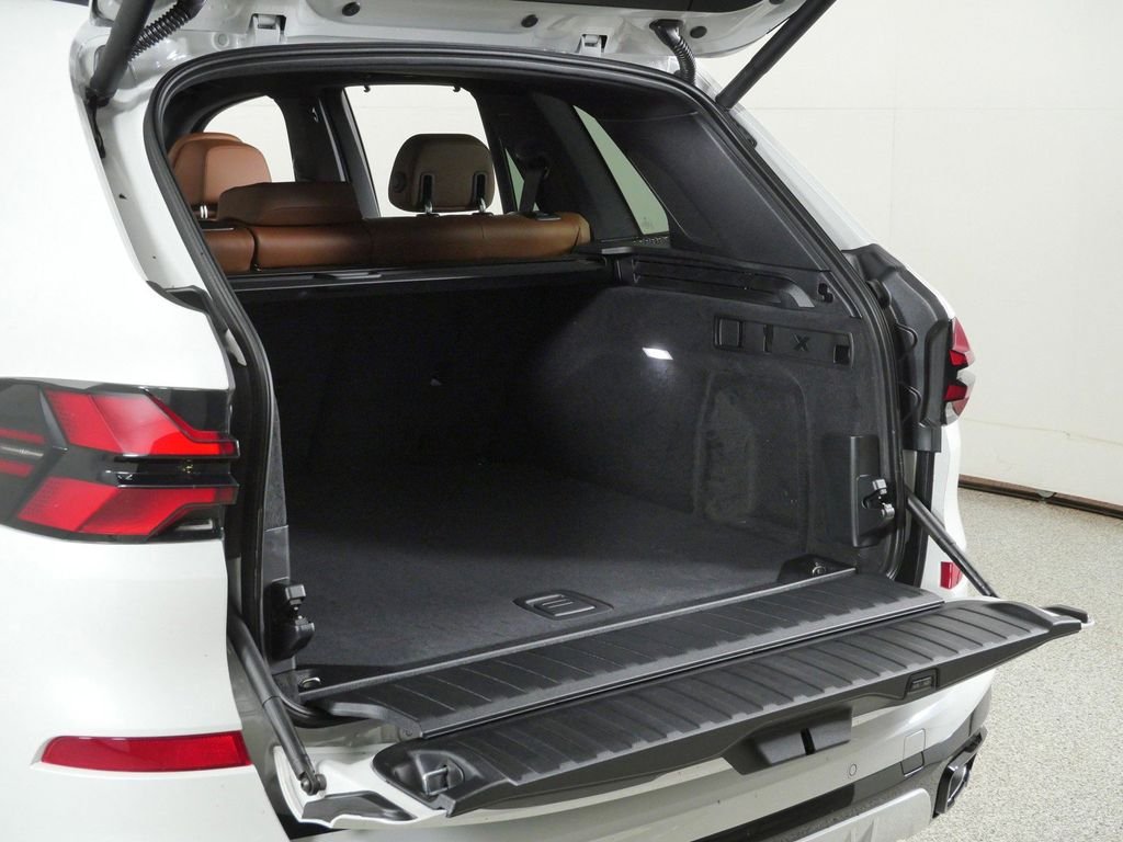 New 2026 Mineral White Metallic BMW xDrive40i image 29