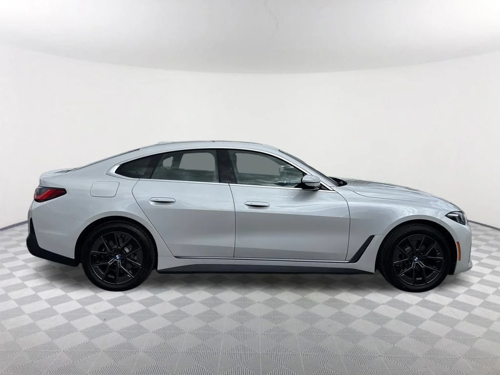 New 2026 White BMW eDrive40 image 2