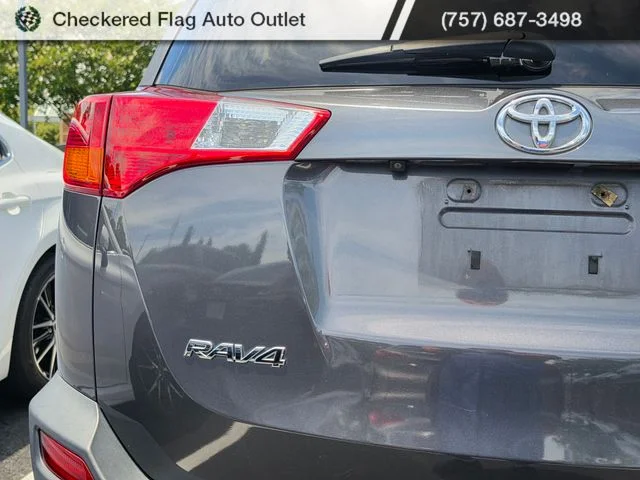 Used 2015 Magnetic Gray Metallic Toyota LE image 7