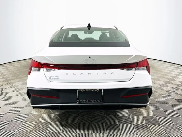 New 2026 Hyundai ELANTRA SE