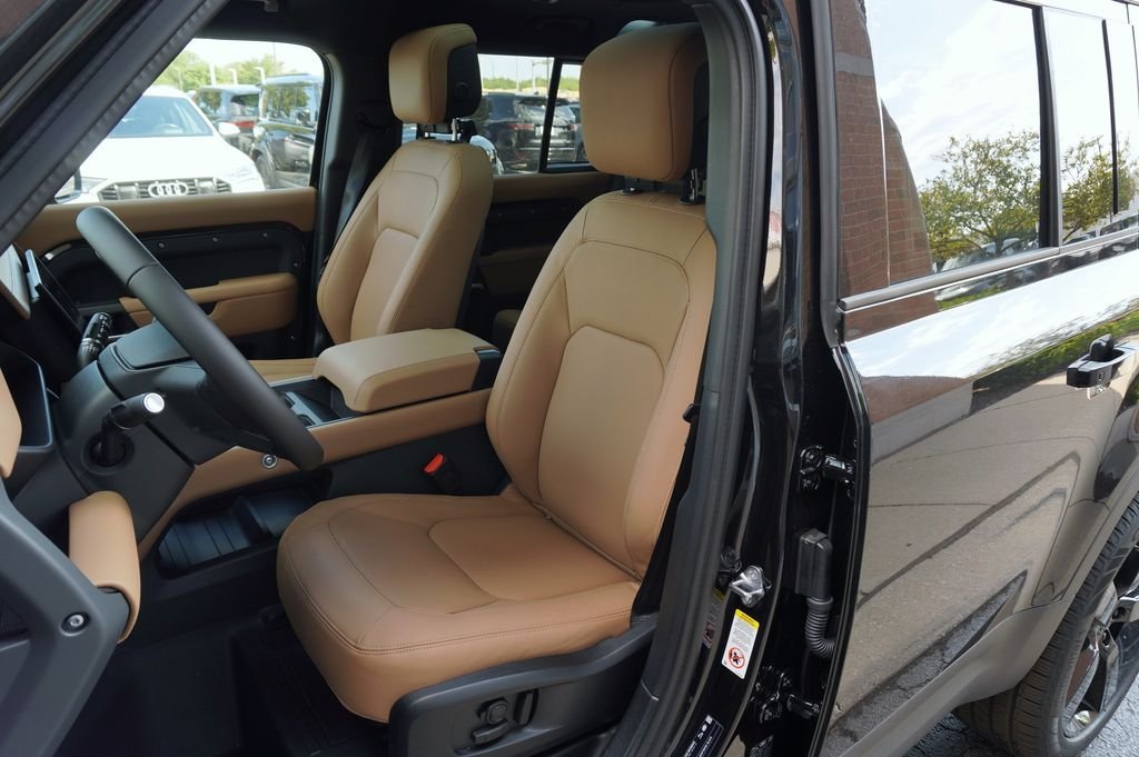 New 2026 Santorini Black Land Rover S image 12