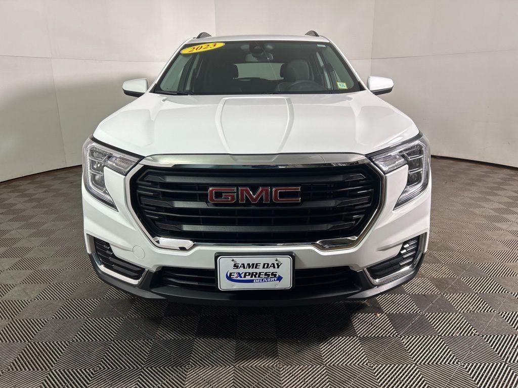 Used 2023 Summit White GMC SLE image 13