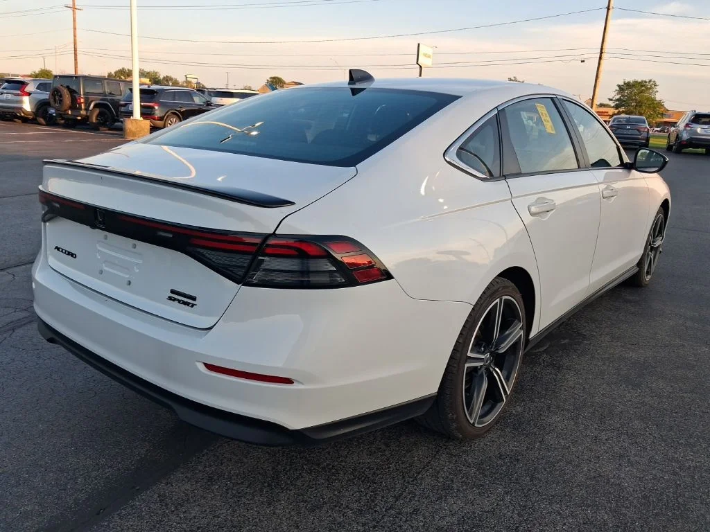 Used 2023  Honda Sport image 5