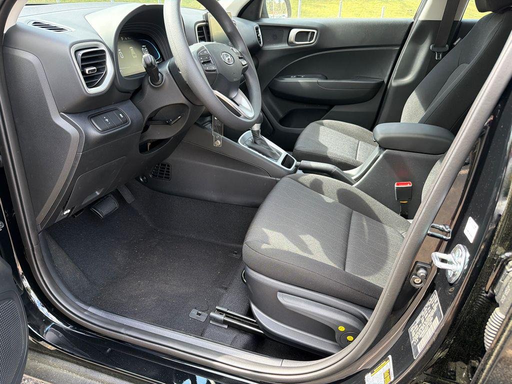New 2026 Black Hyundai SE image 9