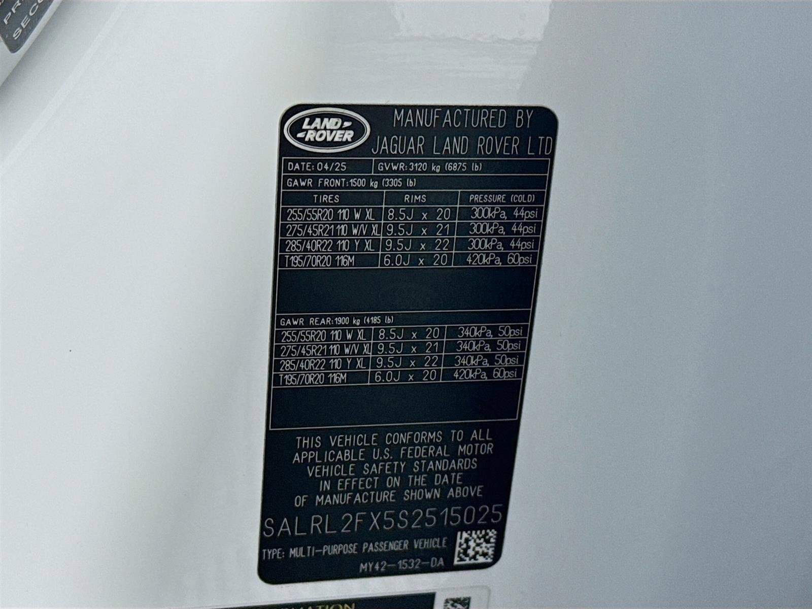 Used 2025 Fuji White Land Rover Dynamic SE image 34
