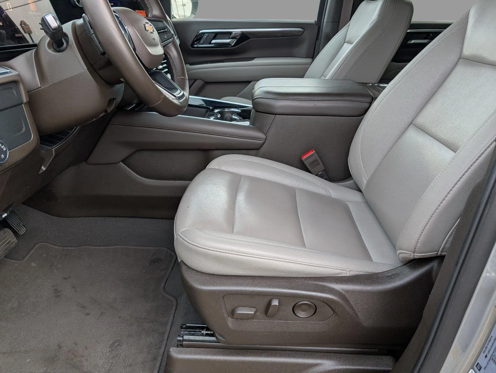 Used 2025 Sterling Gray Metallic Chevrolet LT image 3