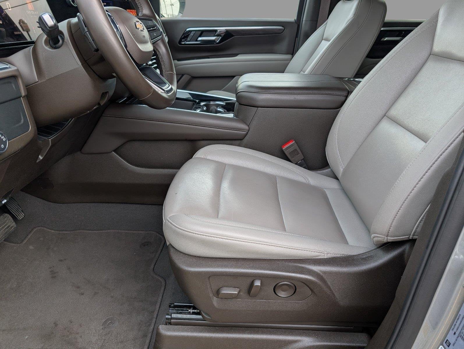 Used 2025 Sterling Gray Metallic Chevrolet LT image 3