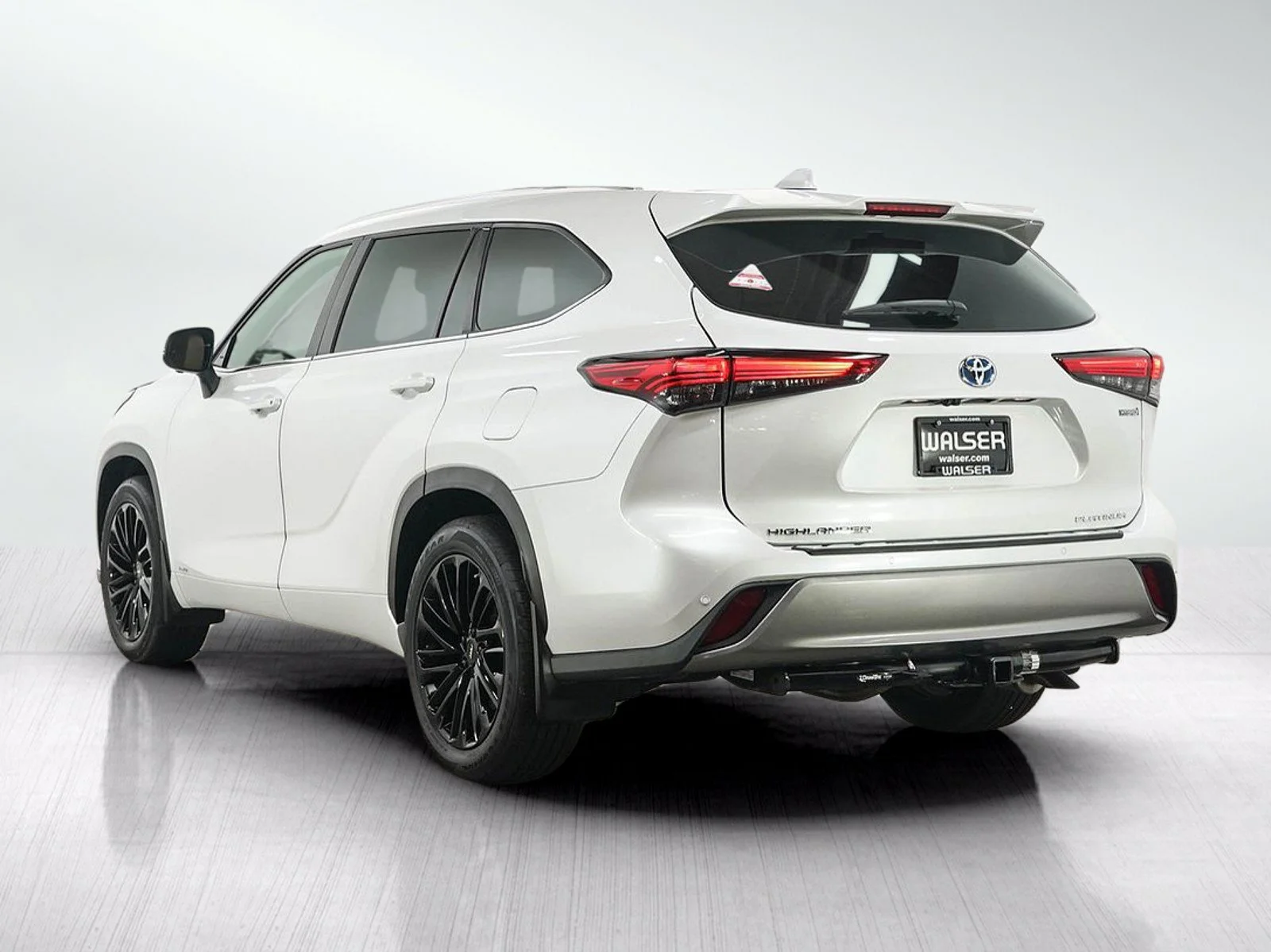 Used 2023  Toyota Hybrid Platinum image 3