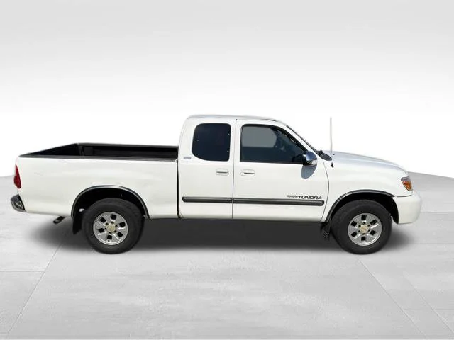 Used 2006 White Toyota SR5 image 2