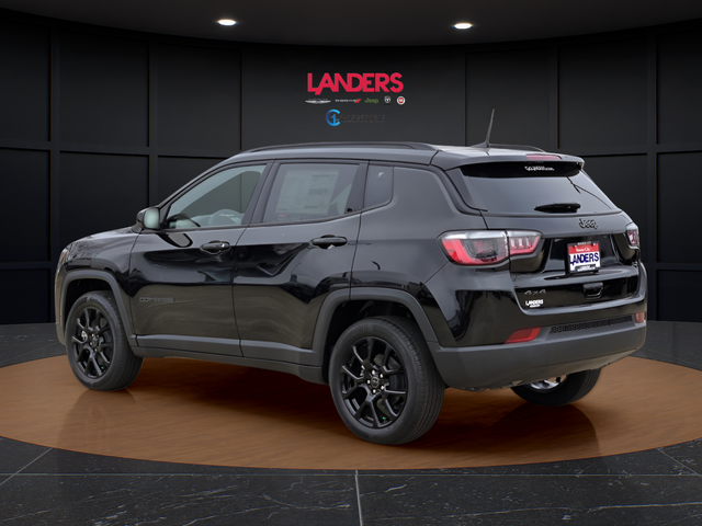 New 2026 Diamond Black Crystal Pearlcoat Jeep Latitude image 2
