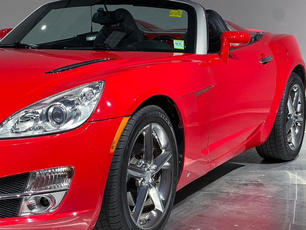 Used 2007 Red Saturn Base image 14