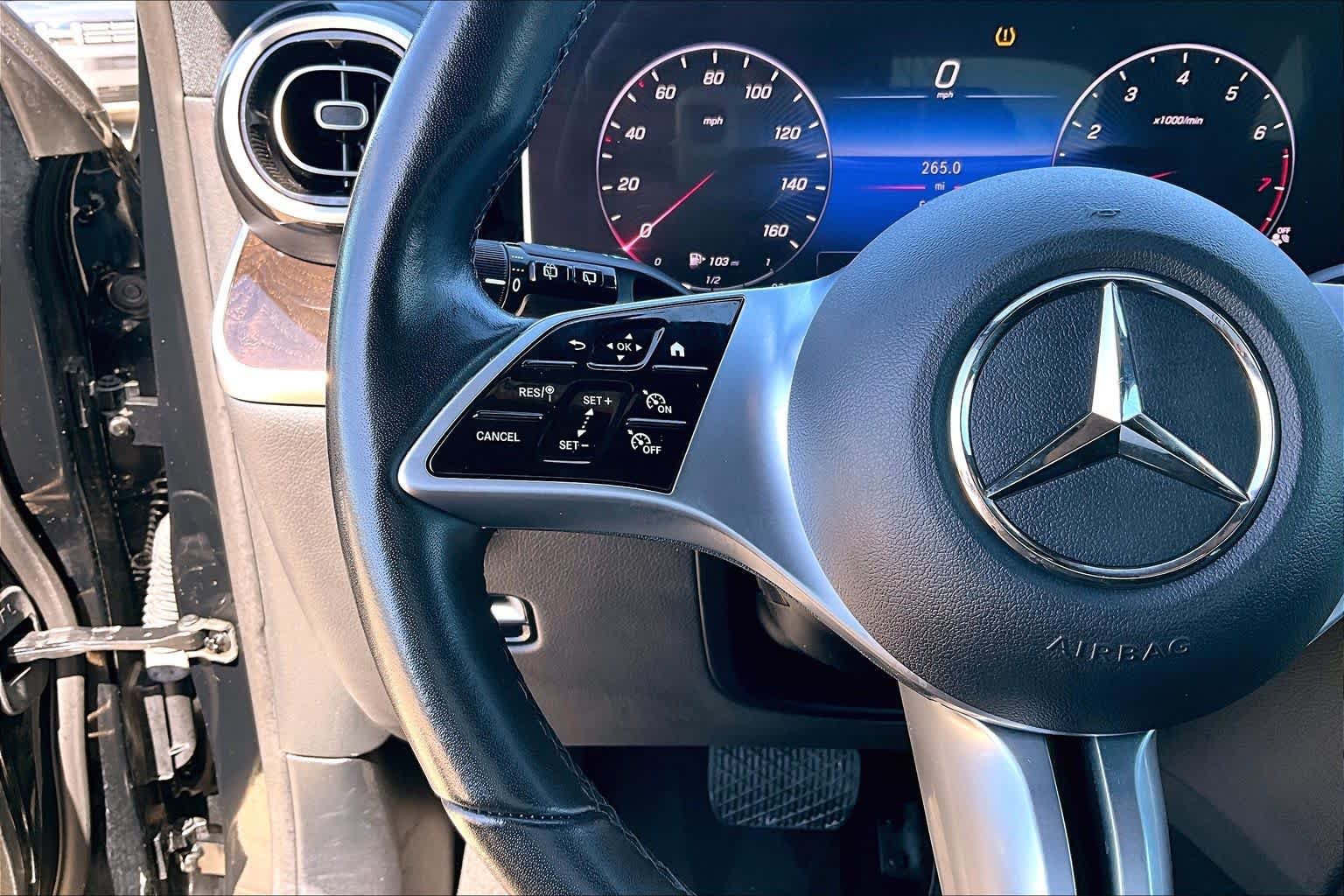 Used 2024 Black Mercedes-Benz GLC 300 image 23