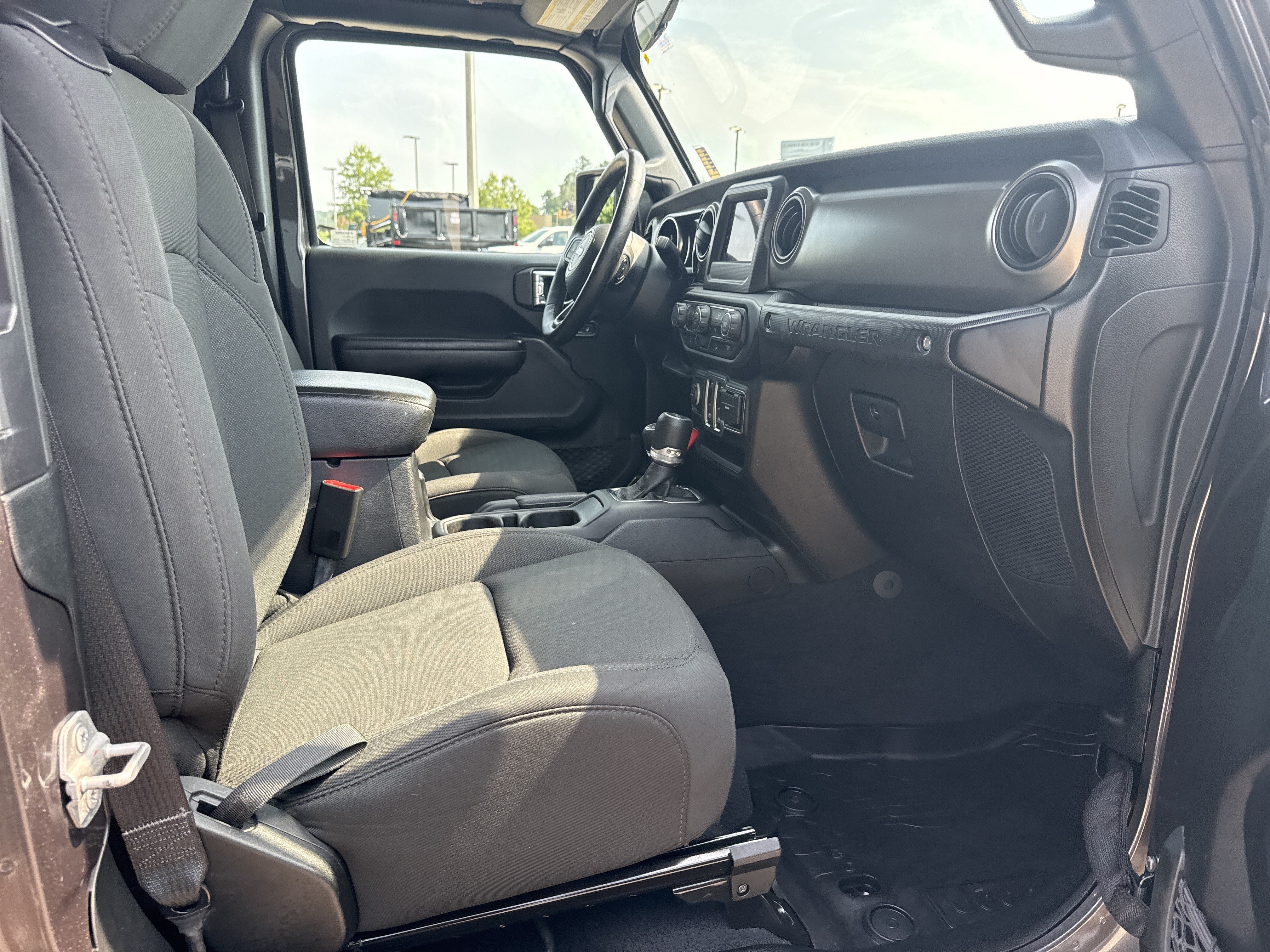Used 2020 Granite Crystal Metallic Clearcoat Jeep Willys image 13
