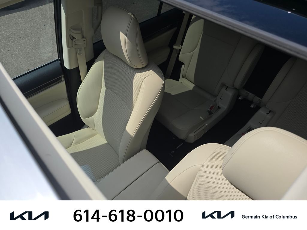 Used 2022 Black Lexus 460 image 21