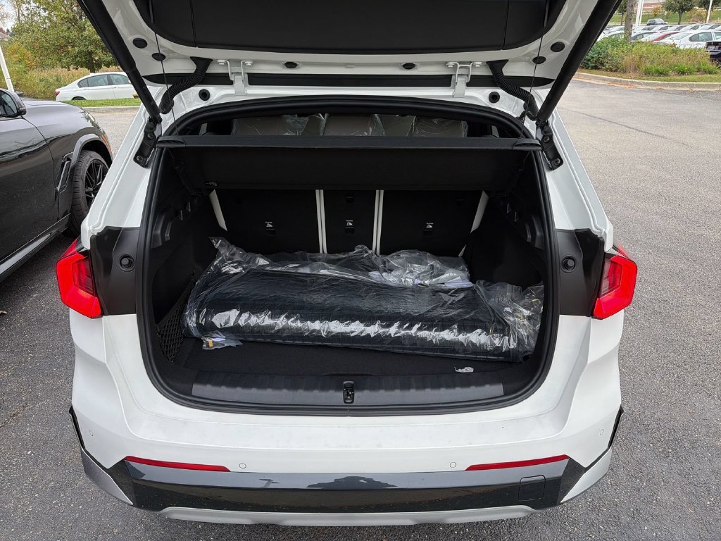 New 2027 Alpine White BMW xDrive28i image 21